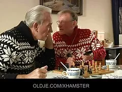 નગ્ન માણસ પર તેલયુક્ત એચ ડી સેકસી વીડિયો અપ ટિટ્સ