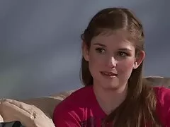 યુવાન છોકરી આનંદ માટે સેકસી ફિલ્મ બતાવો 2017 ગધેડામાં ડિલ્ડો બઝ મેળવે છે