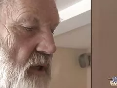 બેઝબોલ કેપ માં વ્યક્તિ એક ગરમ છિદ્ર ફુલ સેકસી ચુંબન