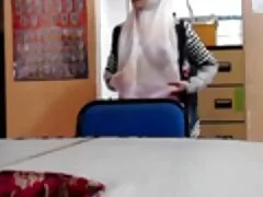 તેમણે તેના પિક્ચર સેકસી અથાક બિલાડી સાથે એક બસ્ટી છોકરી ચુંબન કર્યું