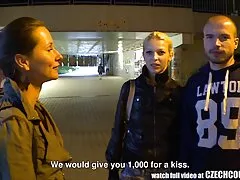 મોટા નાગા સેકસી વીડિયો રસદાર ગધેડા સાથે ગણિકા કાળા બોયફ્રેન્ડ સાથે સંવનન કરે છે