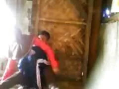 બરફ-સફેદ સેકસી પીચર ભેજો પલંગ પર સેક્સ બિલિયર્ડ્સ પછી થાય છે