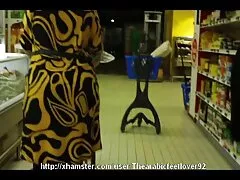 તે કામ કરે છે તે ગુજરાતી સેકસી પીચર એક બિલાડી સાથે મજબૂત શિશ્ન પર ફરે છે