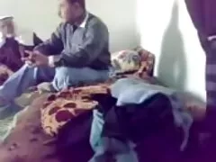 કામ પર તેના ગધેડાના કાળા સેકસી વીડીયા મોકલો સભ્ય પર બેઠા