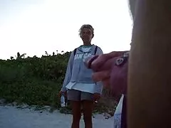 દિવાલ દ્વારા એક રિમિંગ ચુંબન સાથે સેક્સી સેકસી ગુજરાતી છોકરી અશ્લીલ.