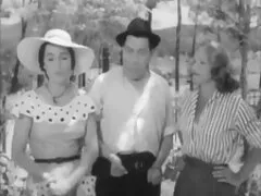 ગરમ કન્યાઓ સાથે ગાદલું પર એક વ્યક્તિ માણવામાં એચડી બીપી સેકસી