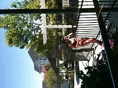 તેના જીવનમાં ઇંગ્લીશ બીપી સેકસી પ્રથમ વખત, એક યુવાન સોનેરી તેના પર શિશ્ન અનુભવે છે