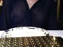 પ્રવેશદ્વાર પર એક સ્પાર્ટન વ્યક્તિ એક સેકસી વીડિયો ડાઉનલોડ સોનેરી ચુંબન કર્યું