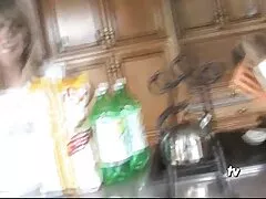 ઉત્સાહિત ઘોડાઓ બે માટે એક જાપાની સ્ત્રી દોરે છે ફુલ સેકસી