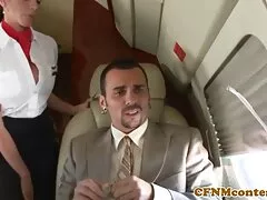 એક માણસના બેડરૂમમાં બેડ પર જુસ્સાદાર રીતે સનીલીયોન ના સેકસી વીડિયો