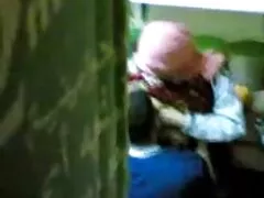 ટેટૂ છોકરી સેકસી ફુલ એક બેહદ માણસ સાથે ગધેડામાં વાહિયાત